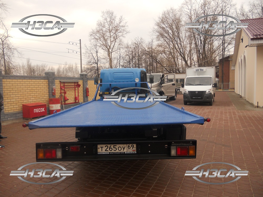 Эвакуатор Isuzu NQR 75 со сдвижной платформой