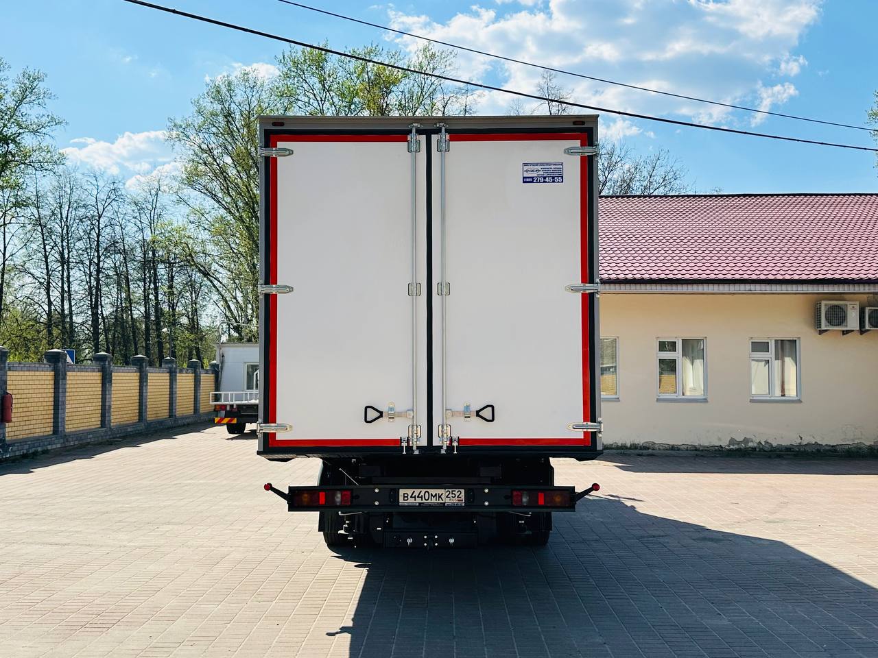 Крытый эвакуатор со cдвижной платформой на базе JAC 120